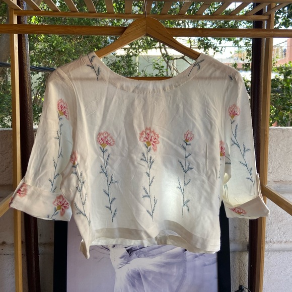 Floral crop Top. Size- L - Picture 4 of 8